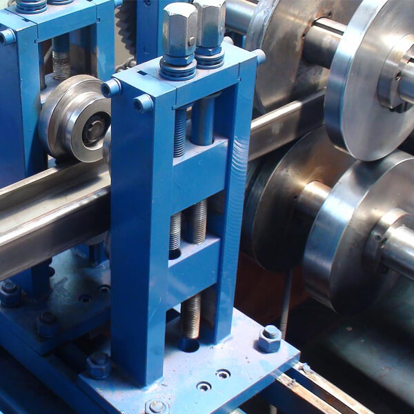 Automatic CZ interchange purlin machine